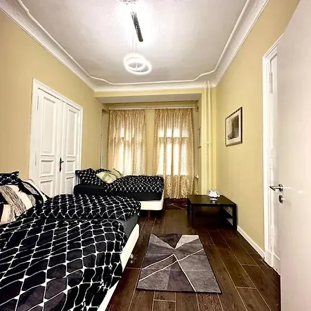 Schoenes Grosses Im Zentrum Berlins * Berlin